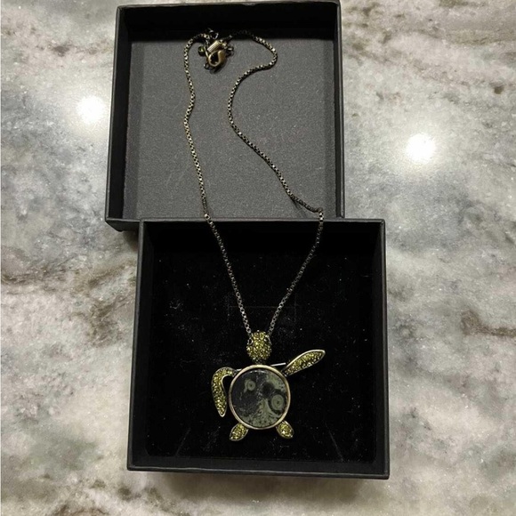 Vintage “Butler” turtle necklace - Picture 6 of 6